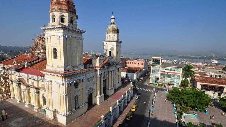 Mercado turístico de Jamaica a Cuba: más vuelos a Santiago