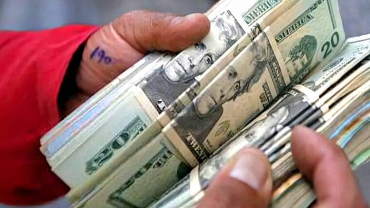 Cobra fuerza el MLC en mercado informal de Cuba. Este es el precio del dólar y las demás divisas