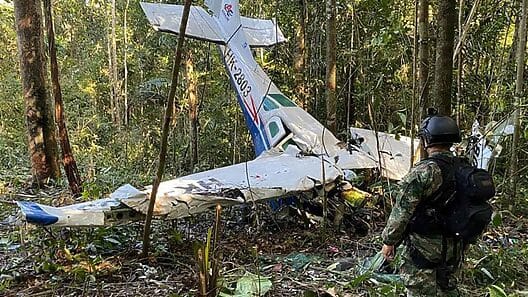 Encuentran a niños desaparecidos 40 días después de accidente de avión en la selva colombiana