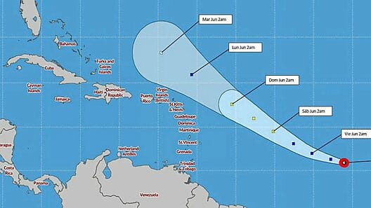 Se intensifica la Depresión Tropical Cuatro en el océano Atlántico central