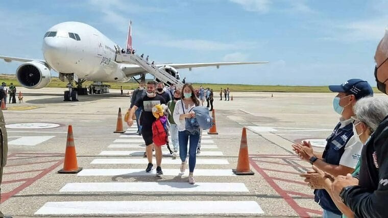 Turismo de compras en Isla Margarita: siguen llegando las “mulas cubanas”