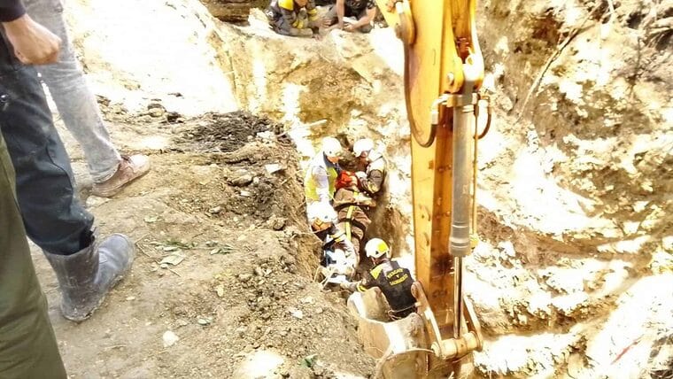Así fue el heroico rescate de un hombre que cayó a un pozo en Holguín