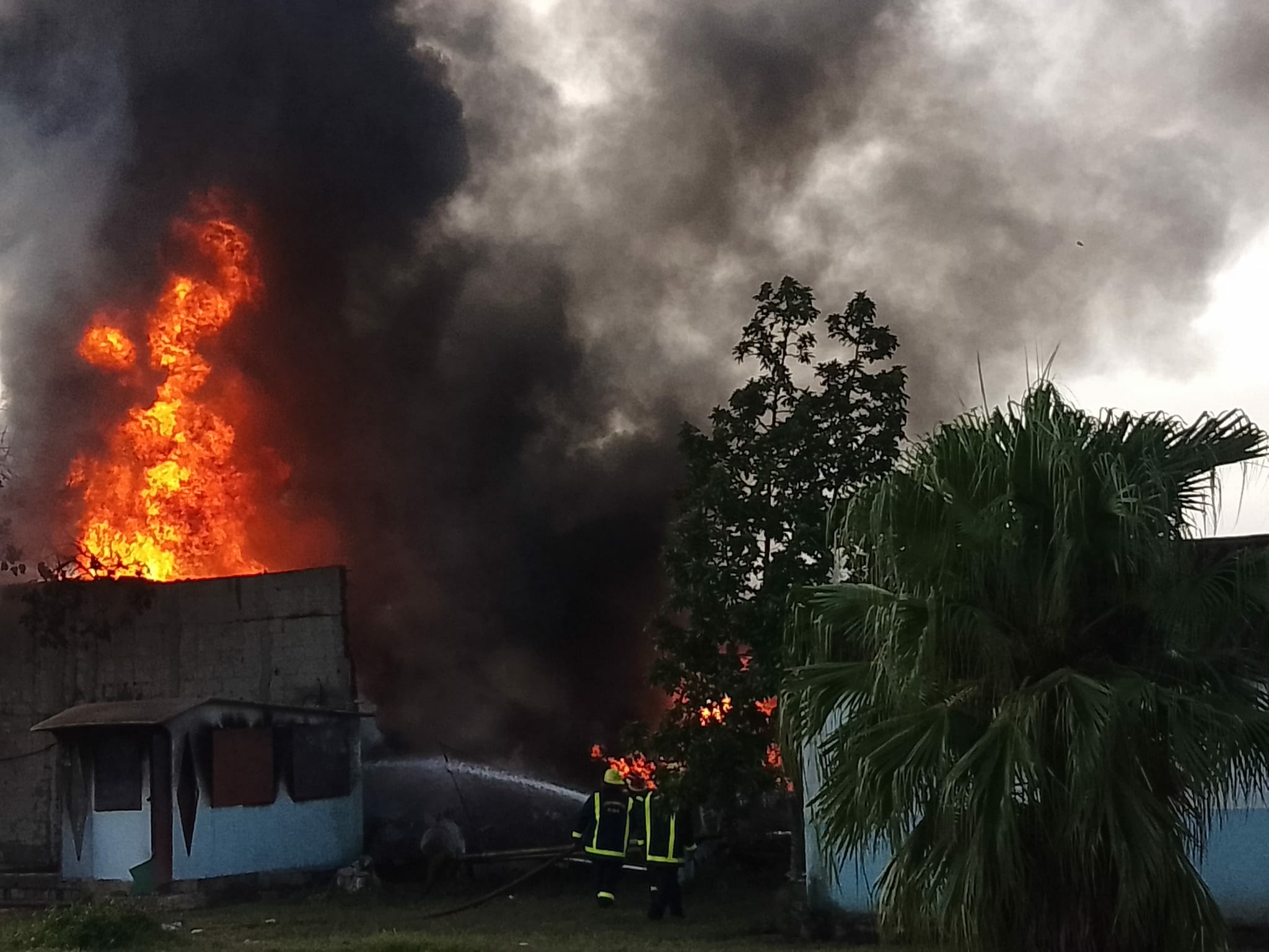 Two firefighters were injured in a fire in Astilleros del Golfo in eastern Cuba