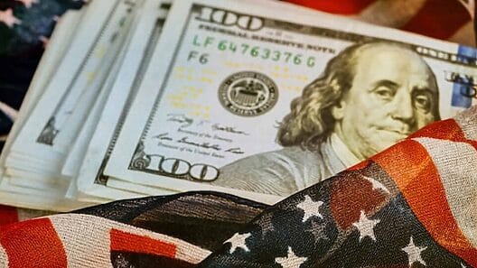 Cheque de estímulo de hasta $3 284 dólares llega esta semana a hogares de Estados Unidos