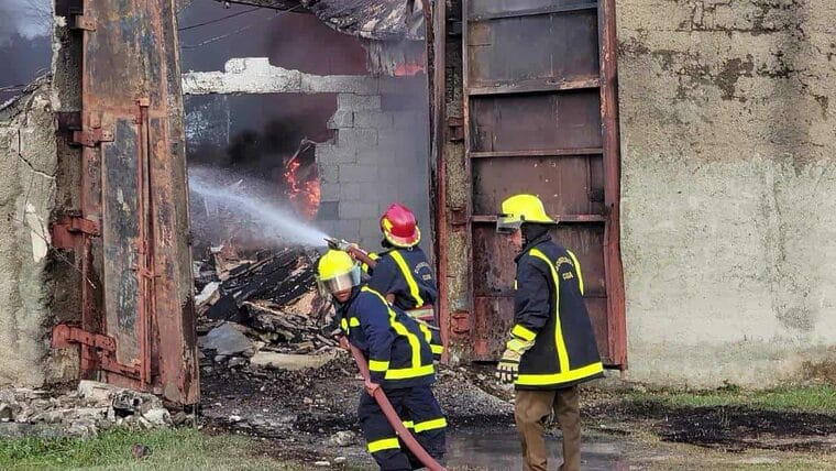 Cinco bomberos lesionados en incendio en Astilleros del Golfo, en el oriente cubano