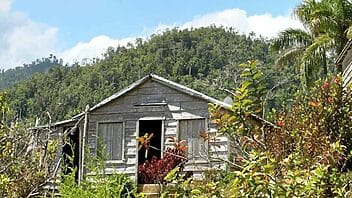 Más de dos mil casas en Cuba aún no tienen servicio eléctrico