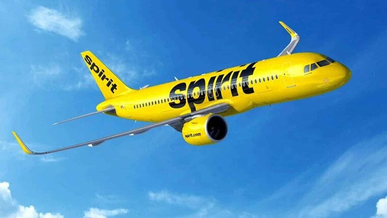 Avión de Spirit Airlines regresó a tierra urgente por fallo en su motor