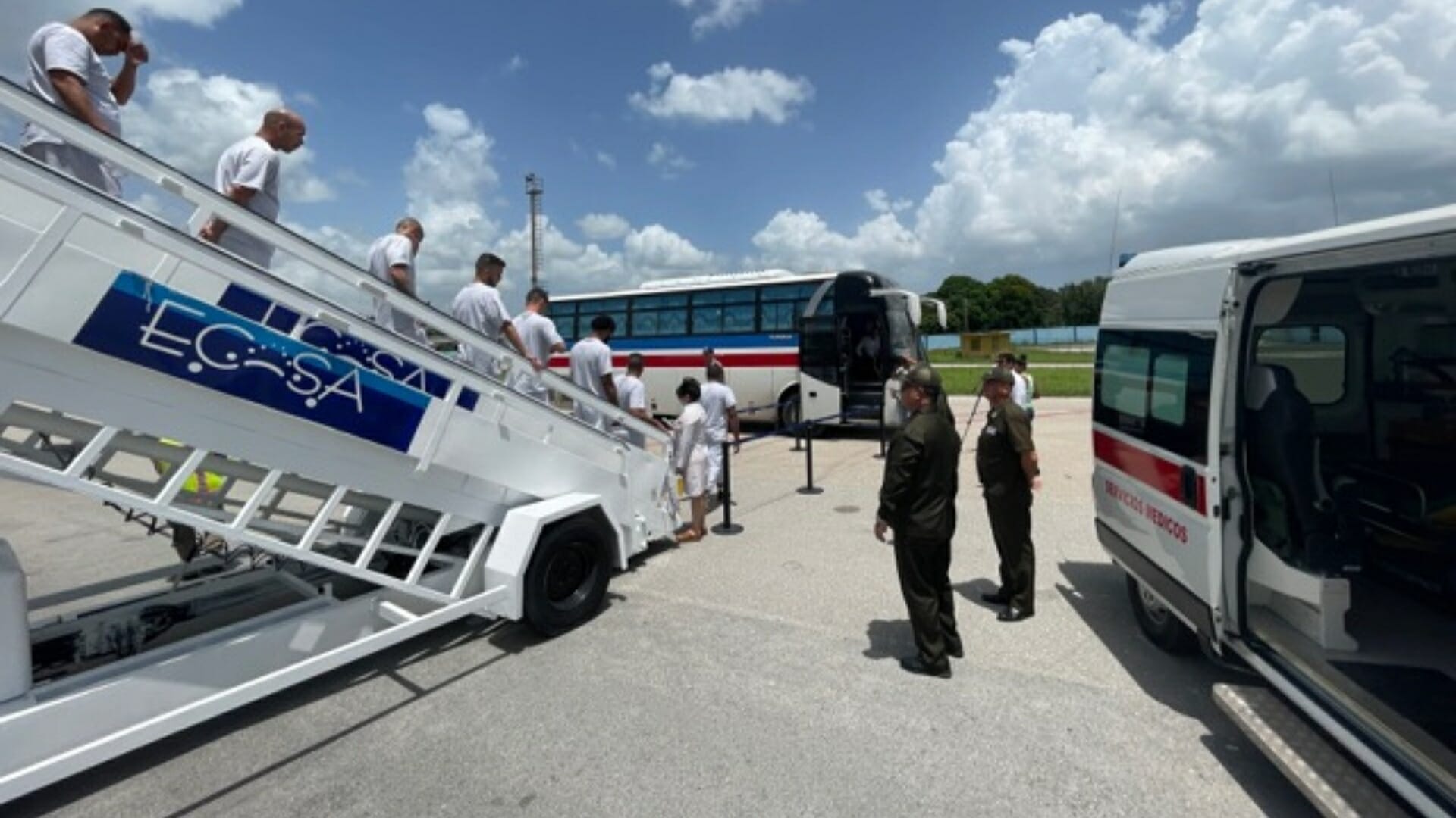 cubanos en cuarto vuelo deportación estados unidos
