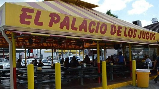 Cierre temporal del Palacio de los Jugos en Miami: cucarachas en picadoras de carne