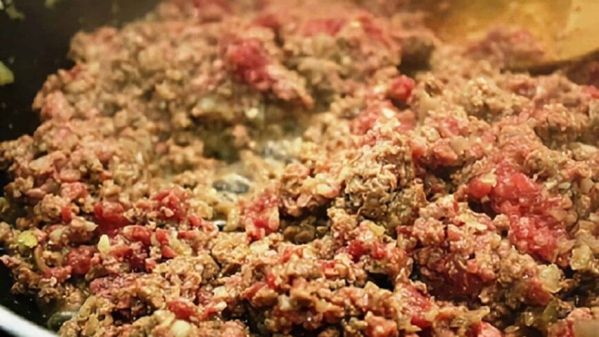 «Aquí venden la comida echada a perder»: cubana pagó 700 pesos por un picadillo fermentado en la Isla de la Juventud