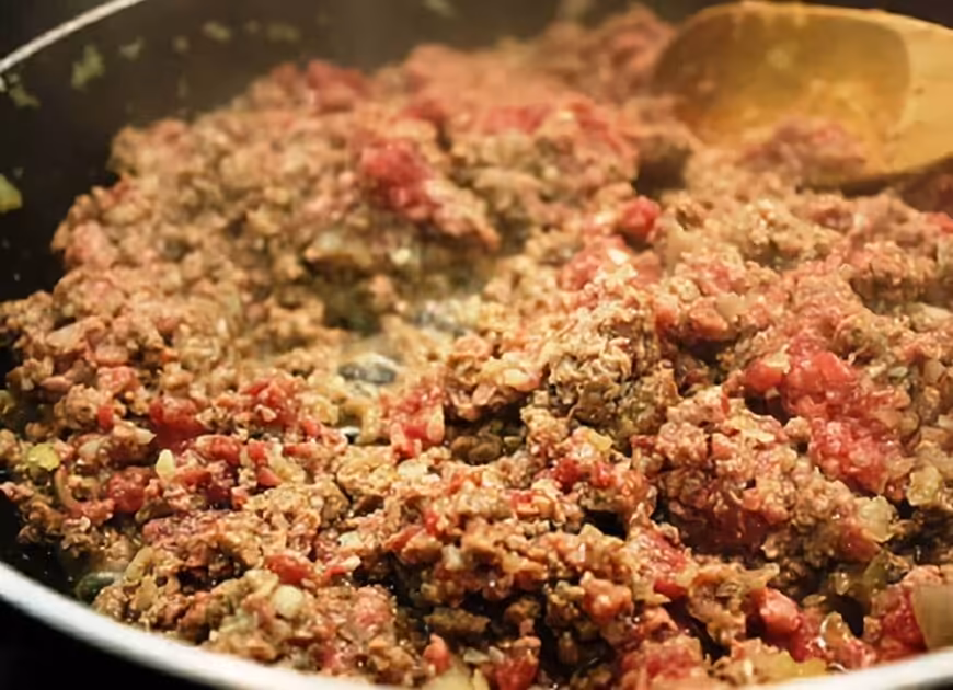 «Aquí venden la comida echada a perder»: cubana pagó 700 pesos por un picadillo fermentado en la Isla de la Juventud