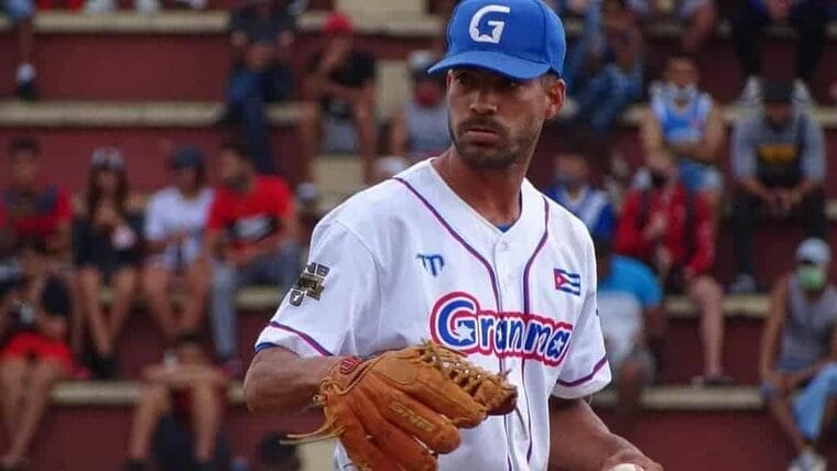 Escándalo en el béisbol cubano: lanzador de Granma vuelve a desmentir a Comisión Nacional