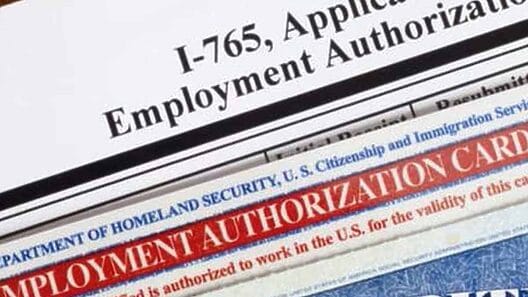 ¿Llegaste por parole a EEUU? Así se solicita el permiso de trabajo y el número de seguridad social