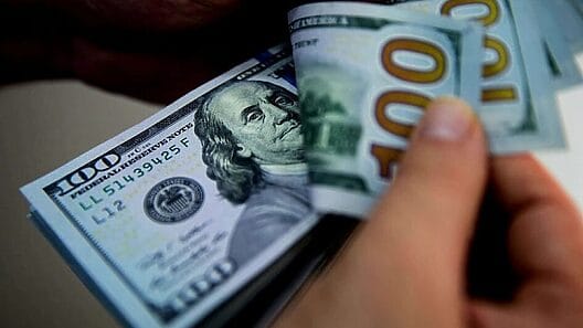 Precio del dólar hoy baja otros 5 pesos, al igual que el euro, en el mercado informal cubano