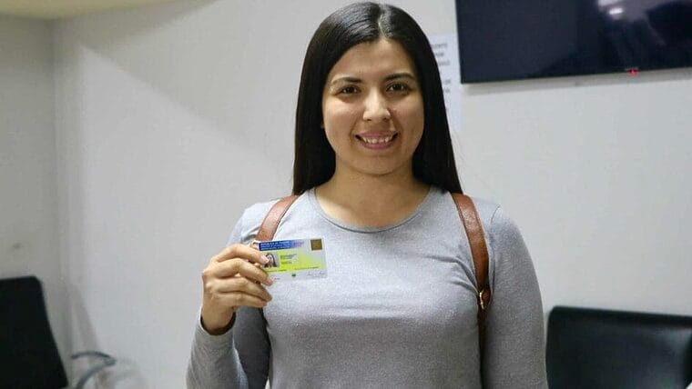 Entregan primeros carnets del Permiso Temporal en Panamá