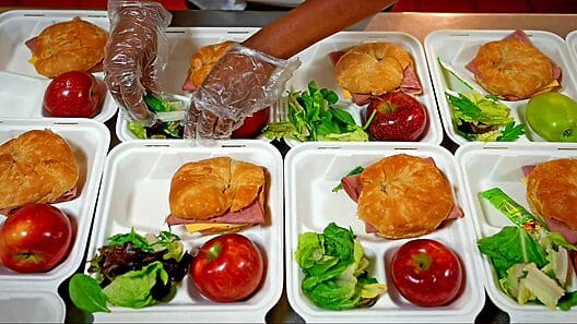 Estados que otorgan alimentos gratis a los niños en las escuelas