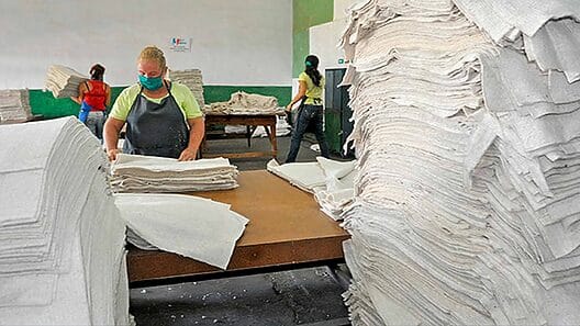 Venderán frazadas de piso en bodegas cubanas