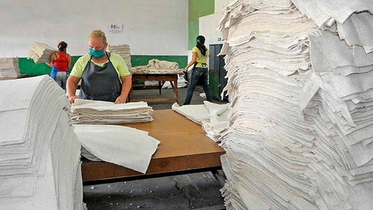 Venderán frazadas de piso en bodegas cubanas