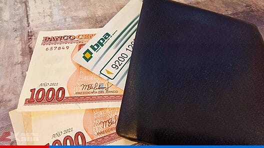 Vender dinero cubano en Cuba: ¿Otro nuevo negocio derivado de la bancarización?