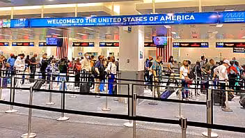 Alerta para cubanos en EE. UU.: si viajas con menores, podrían pedirte este documento