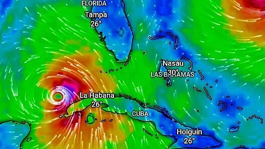 Idalia ya es huracán y representa un serio peligro para Florida. Tampa y Orlando podrían verse muy afectadas