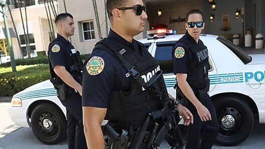 Arrestan a indocumentada cubana por transportar migrantes en Estados Unidos