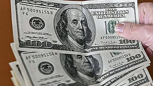 Así puedes ganar casi $2 mil dólares extras en el pago de jubilación en Estados Unidos