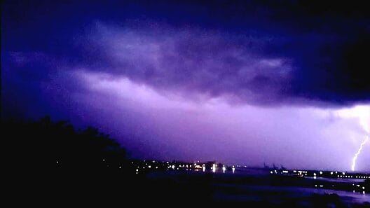 Fuerte tormenta eléctrica en La Habana causa disparo de 25 circuitos (+fotos y videos)