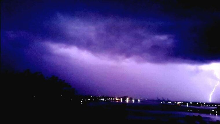 Fuerte tormenta eléctrica en La Habana causa disparo de 25 circuitos (+fotos y videos)
