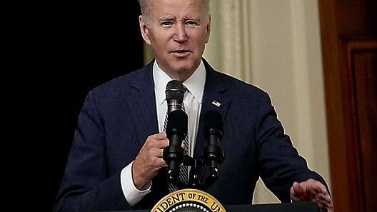 Propuesta de Biden: Pagar horas extras si ganas menos de 55 mil dólares al año