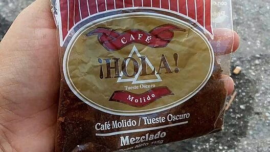 El adiós del café Hola en Cuba