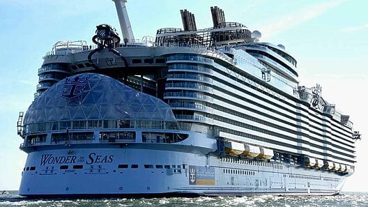 Lidera Cuba búsqueda de joven que cayó del crucero más grande del mundo