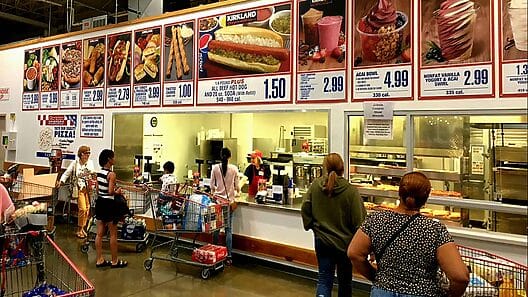 Costco cambia productos electrónicos viejos por comida en Estados Unidos