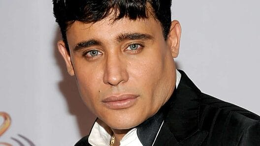 Cantante Eduardo Antonio está “estable” tras cirugía de urgencia en Miami