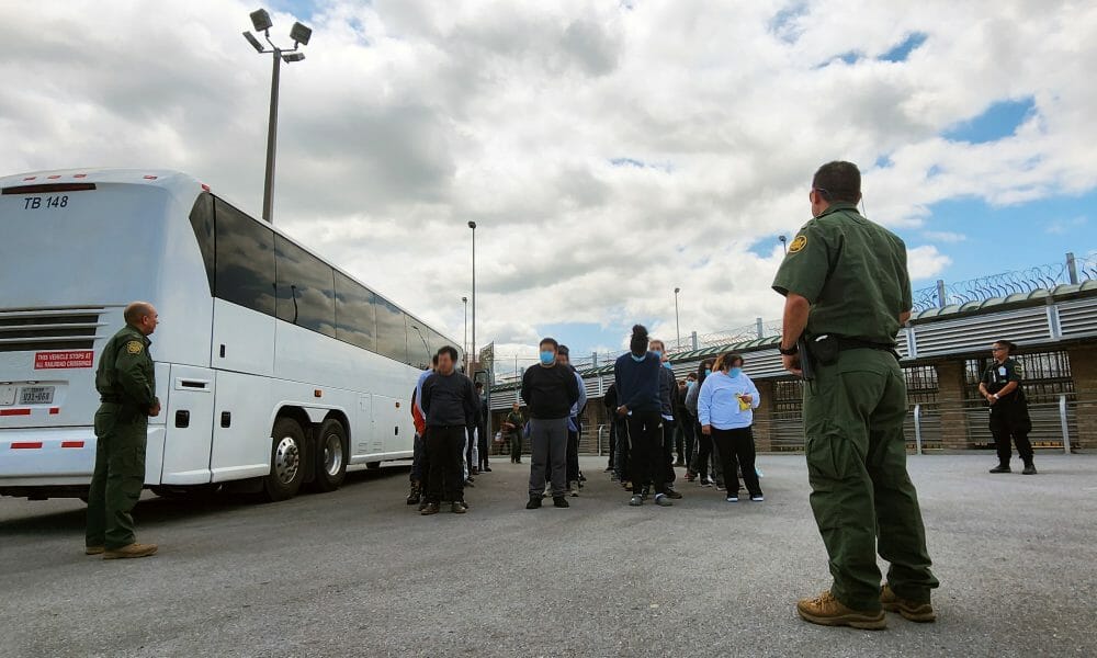 CBP hoy: quienes llegan ilegalmente a la frontera no califican para permanecer en los EEUU