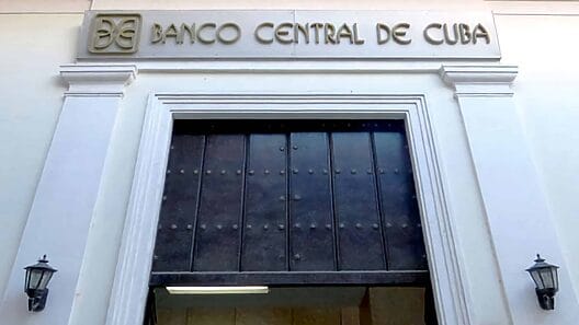 Banco Central de Cuba destaca los beneficios de las cuentas bancarias fiscales y así le responden