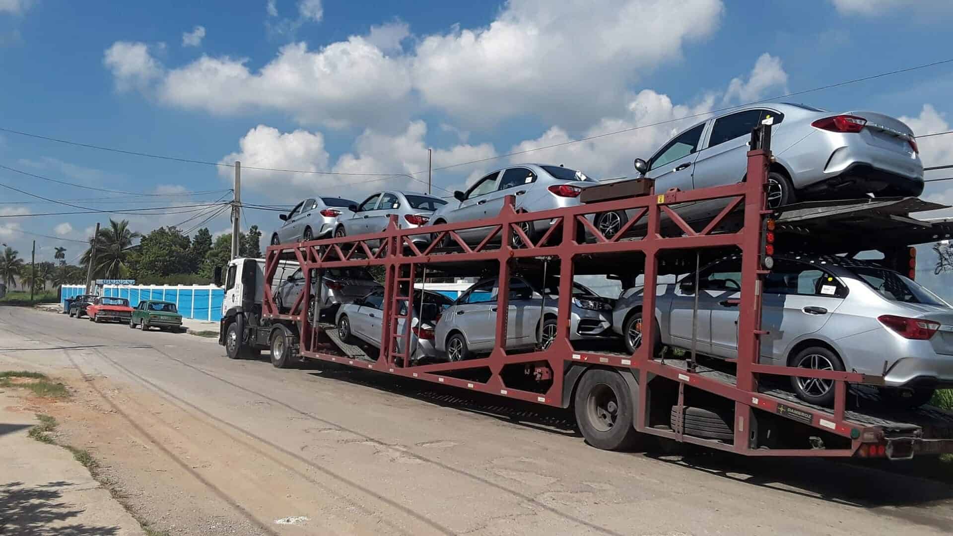 cuba importa carros proton malasia