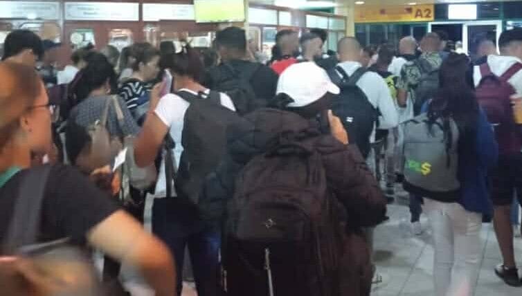 Cubanos para Nicaragua: las imágenes que se repiten en los aeropuertos