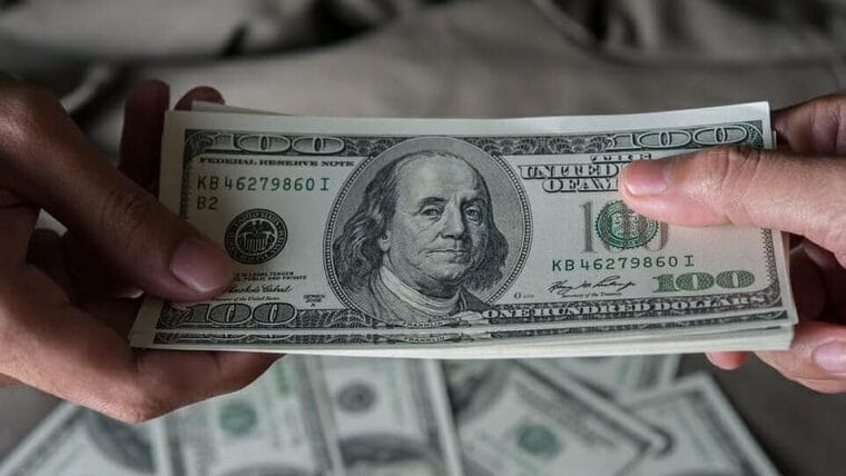 Nuevo desplome del dólar en Cuba: tasa informal vs. tasas del Banco Central