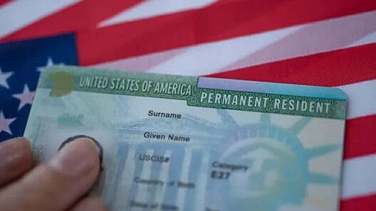 Aclaran dudas a cubanos con I-220A, sin opción a la residencia en Estados Unidos