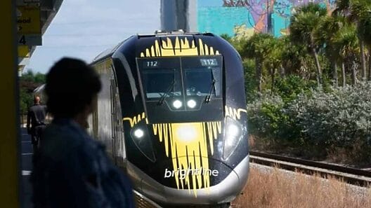 Tren rápido Miami-Orlando arranca con un atropellamiento mortal