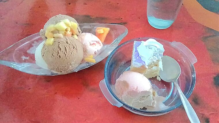 “No tienen sabor, ni leche”: Cubanos denuncian pésima calidad de los helados en Coppelia