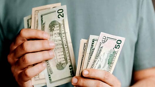 Dólar en Cuba hoy: compara tasas oficiales vs. mercado informal