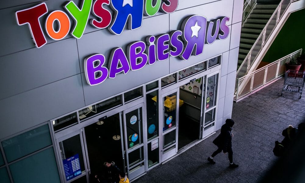 The Toys R Us chain will return to the US with 24 new stores