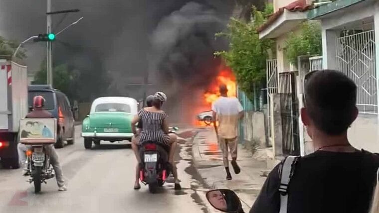 Incendio de un Lada en La Habana (+Video)