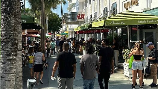 Lincoln Road, el Mall al aire libre de Miami Beach, abre nuevos negocios