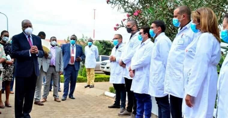 Kenia no seguirá contratando médicos cubanos: les pagaban 5300 dólares al mes