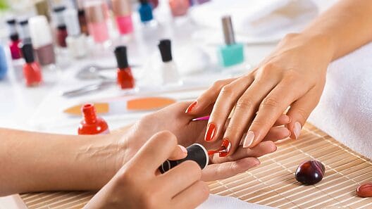 Trabajo en Miami: ¿Cuánto gana una manicurista?