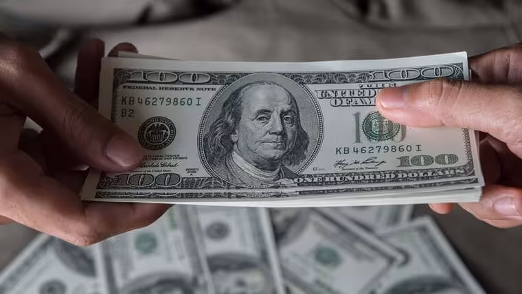Precio del dólar y el euro marcan récords hoy en Cuba