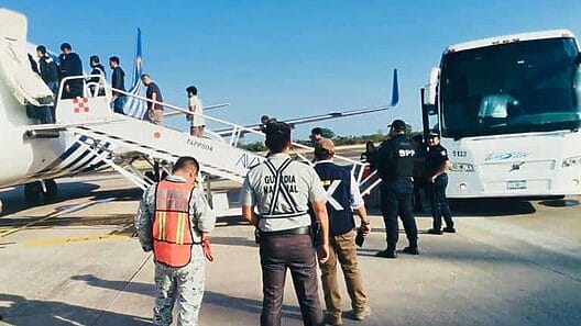 Más deportaciones desde México, mientras Cuba denuncia ‘trato preferencial’ de EEUU a cubanos 